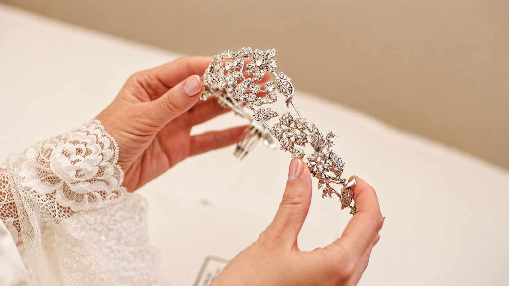 La tiara de Nieves durante los preparativos
